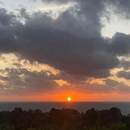 Sky And Sea In Unique 70s * פארביילה